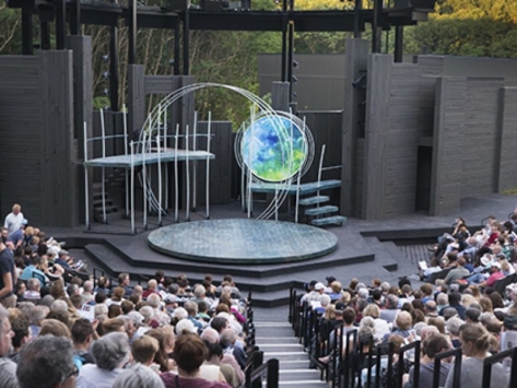 Midsummer-crowd-shot-hill